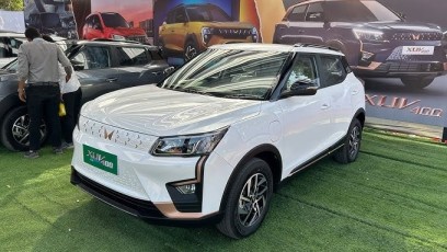 Mahindra xuv400 मॉडल 2025 SUV गाड़ी इमेज 